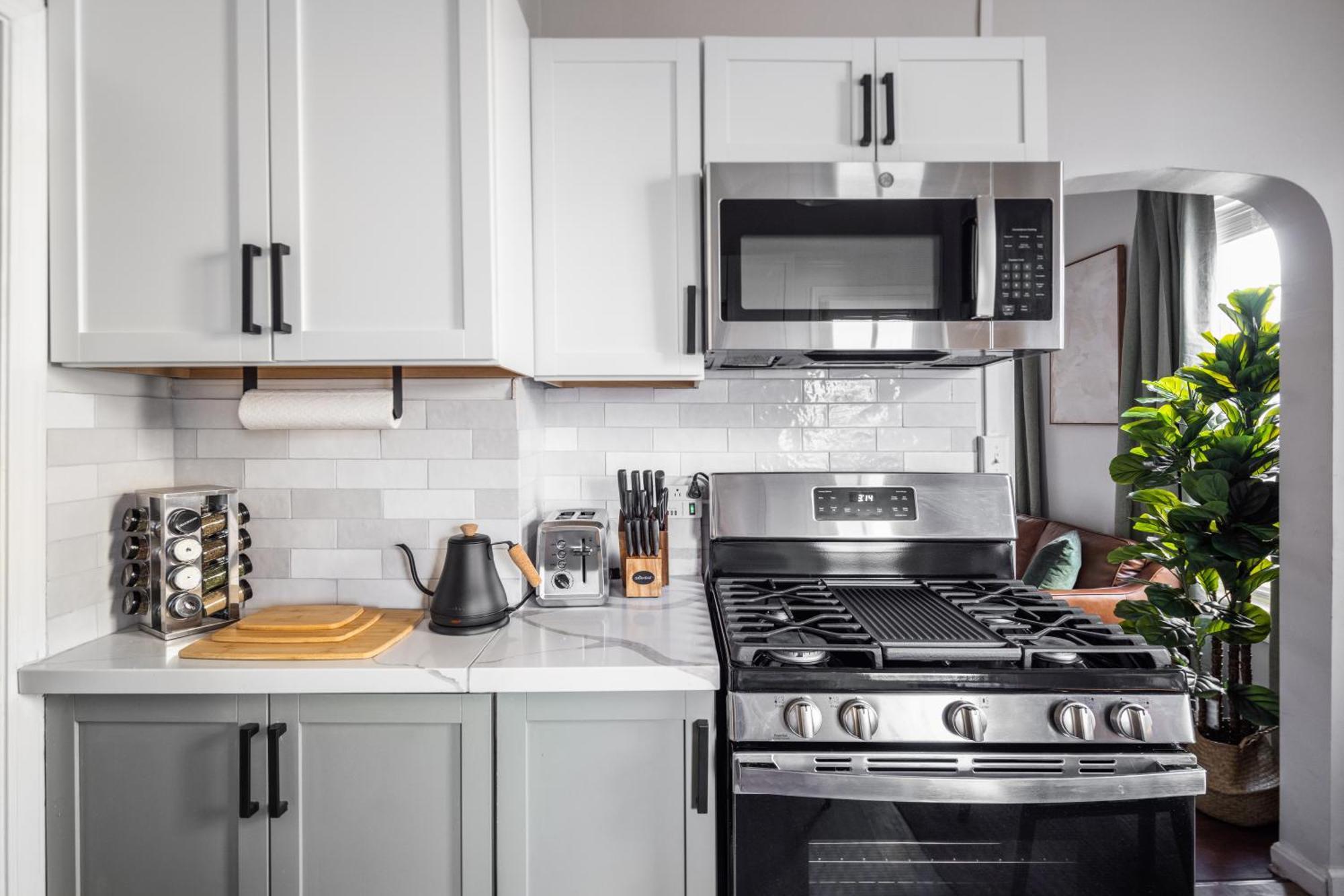 Appartamento Mid-Century Modern Retreat In Little Italy Cleveland Esterno foto