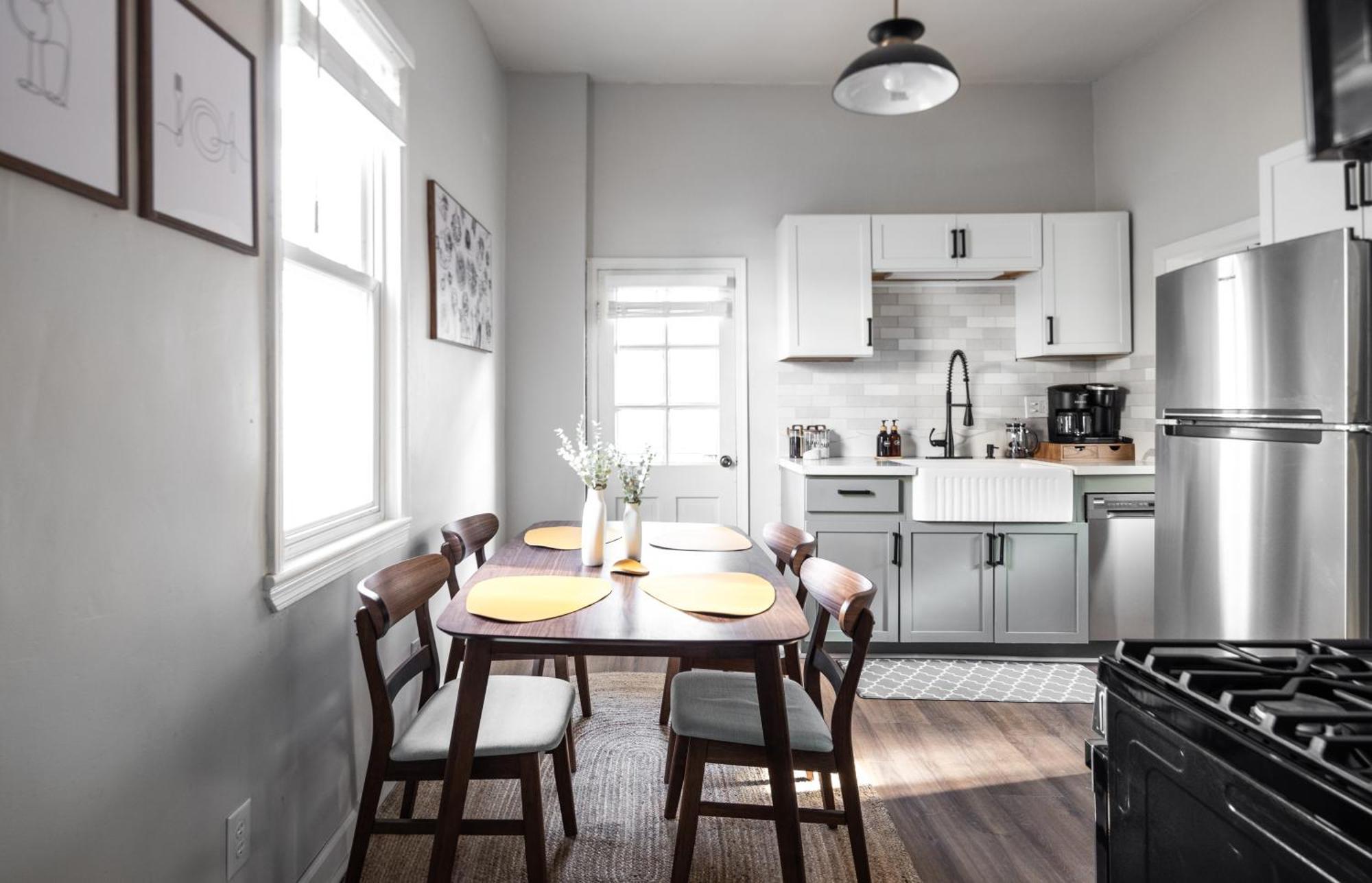 Appartamento Mid-Century Modern Retreat In Little Italy Cleveland Esterno foto