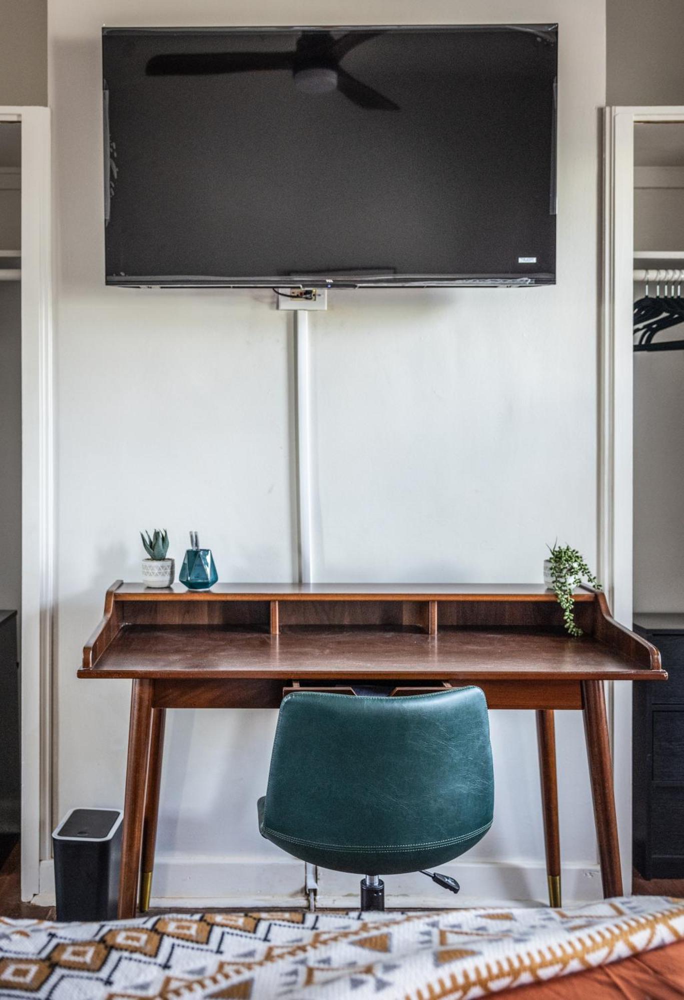 Appartamento Mid-Century Modern Retreat In Little Italy Cleveland Esterno foto