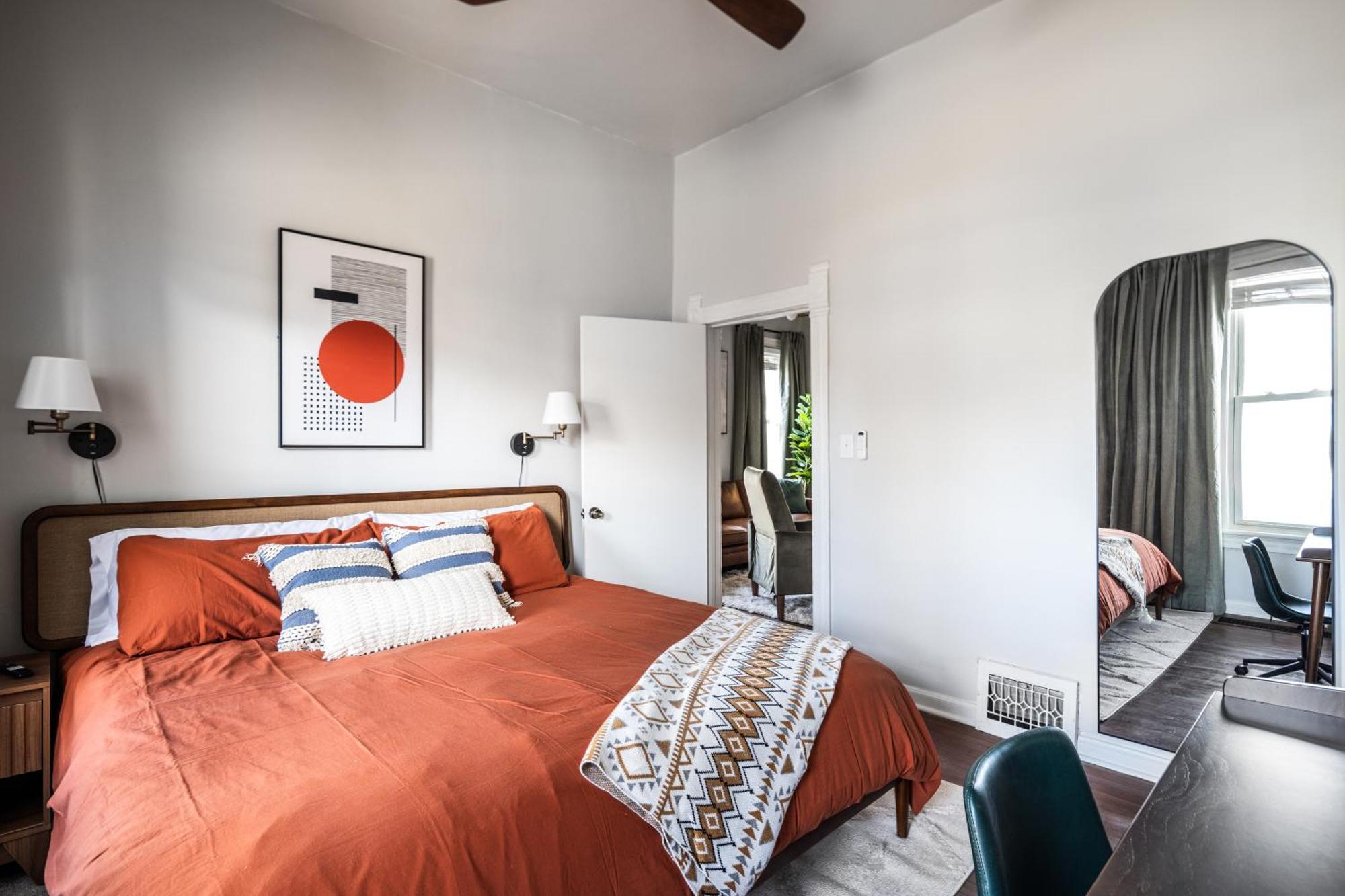 Appartamento Mid-Century Modern Retreat In Little Italy Cleveland Esterno foto