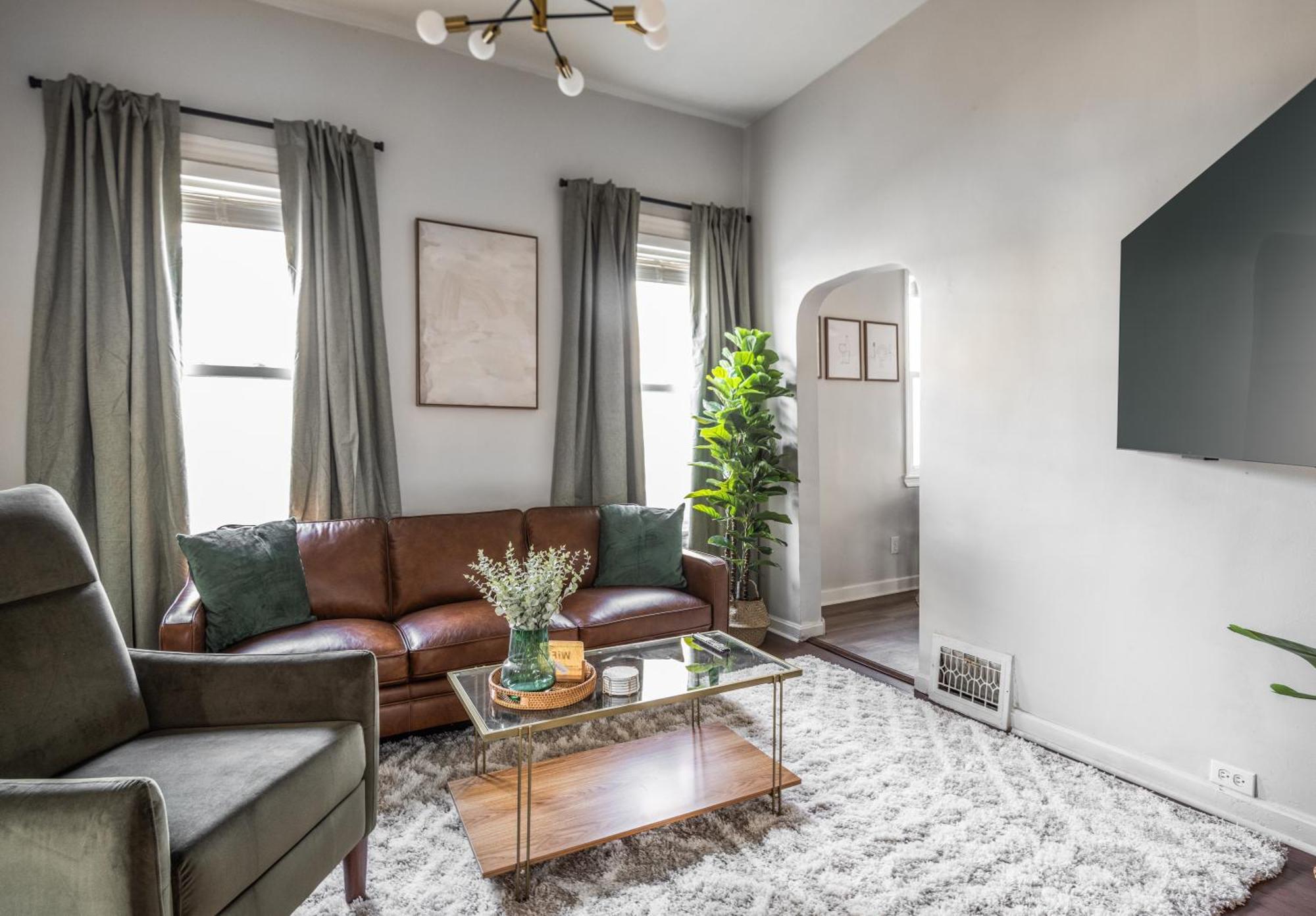 Appartamento Mid-Century Modern Retreat In Little Italy Cleveland Esterno foto